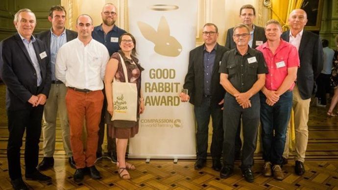 La filière Lapin et Bien, lancée par les coopératives Cavac, Terrena, associées au spécialiste de la transformation de la viande de lapin Loeul & Piriot, récompensée par l’ONG CIWF dédiée au bien-être animal.